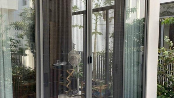 Cửa lưới chống muỗi dạng cuốn