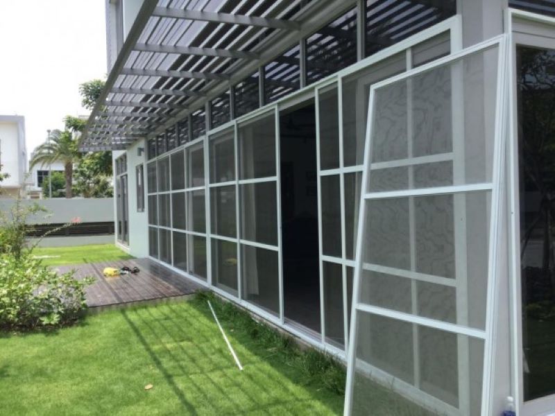 Cửa lưới chống muỗi tự cuốn
