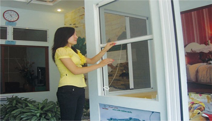 Cửa lưới chống muỗi tự cuốn