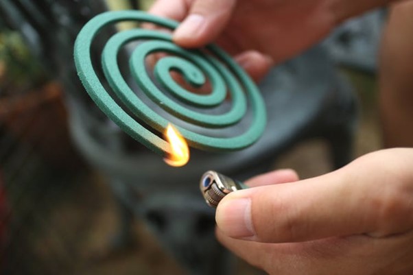 Đuổi muỗi với nhang muỗi
