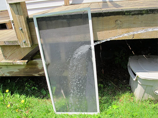 Giải đáp các câu hỏi thường gặp khi vệ sinh cửa lưới chống muỗi