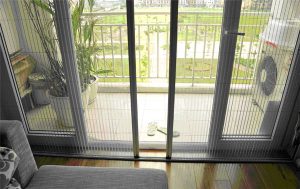 Cửa lưới chống muỗi có cản gió, gây bí bách không?