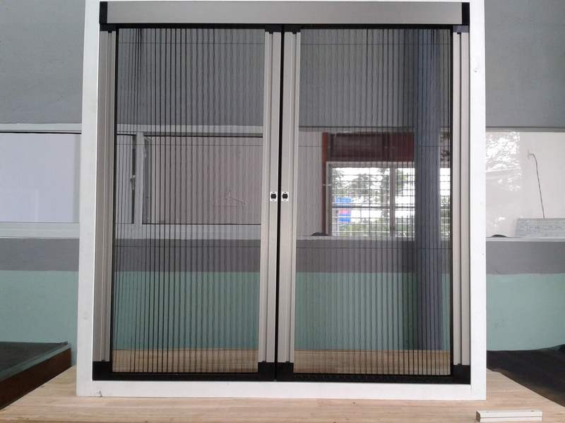 Cửa lưới chống muỗi an toàn trong việc ngăn ngừa côn trùng và các vật thể lạ bay vào nhà