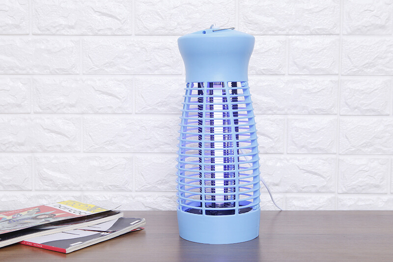 So sánh độ an toàn của máy bắt muỗi và cửa lưới bắt muỗi