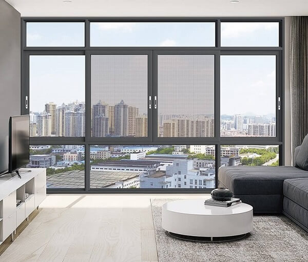 Lắp đặt lưới chống muỗi ở cửa sổ và cửa ra vào.