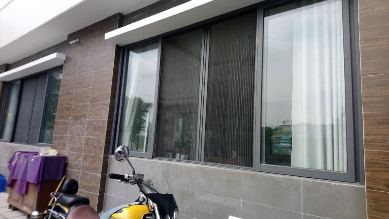 Các tác nhân bên ngoài ảnh hưởng đến tuổi thọ cửa lưới