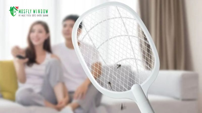 Sử dụng các thiết bị hỗ trợ hiện đại (đèn bắt muỗi, vợt điện)