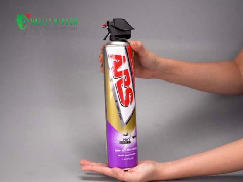 Phương pháp 3: Dùng bình xịt côn trùng chuyên dụng (Lưu ý: Xịt muỗi có hiệu quả không?)